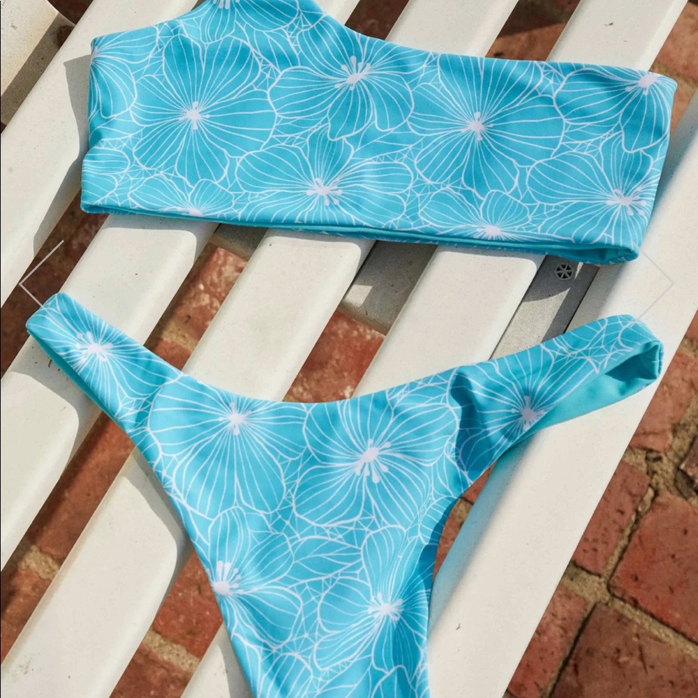 Cove La Jolla set